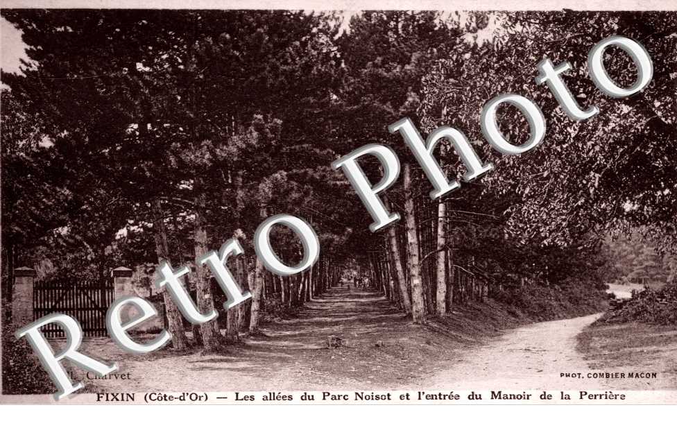 Les allees du parc Noisot et l'entree du Manoir de la Perriere