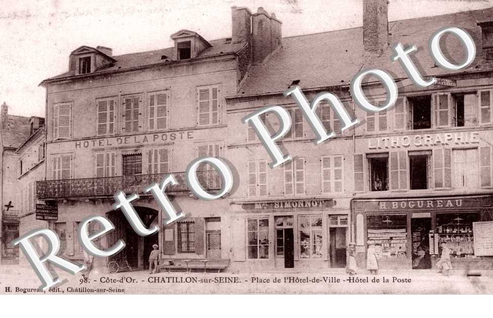 Place de l'Hotel de Ville et Hotel de la Poste
