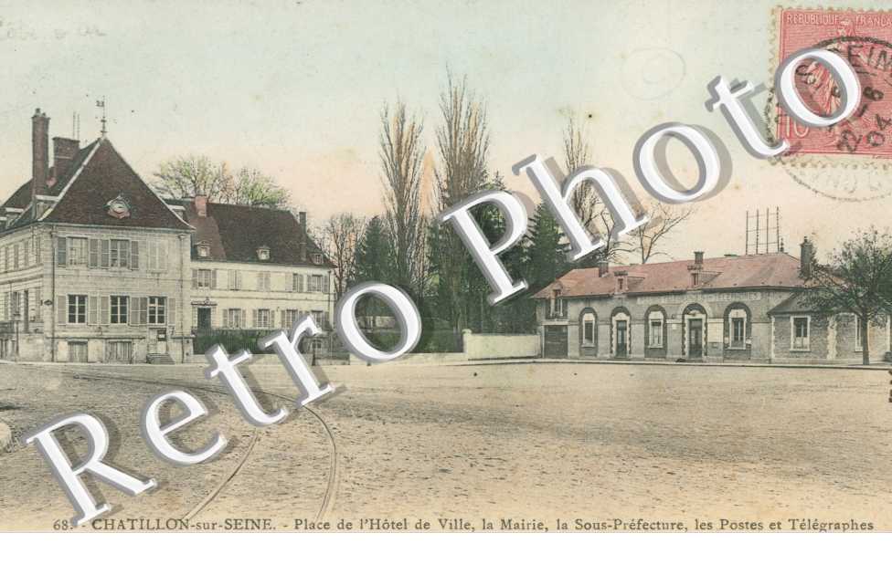 Place de l'Hotel de Ville, la Mairie, la Sous-Prefecture
