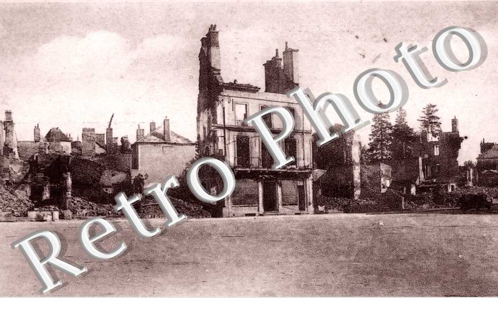 Place de l'Hotel de Ville, 15 juin 1940