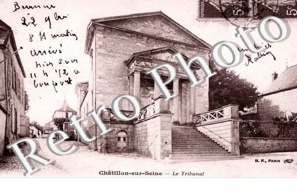 le Tribunal