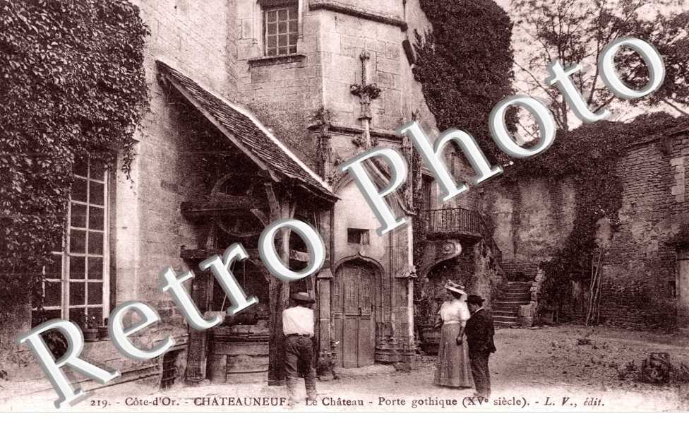 Chateau - porte gothique