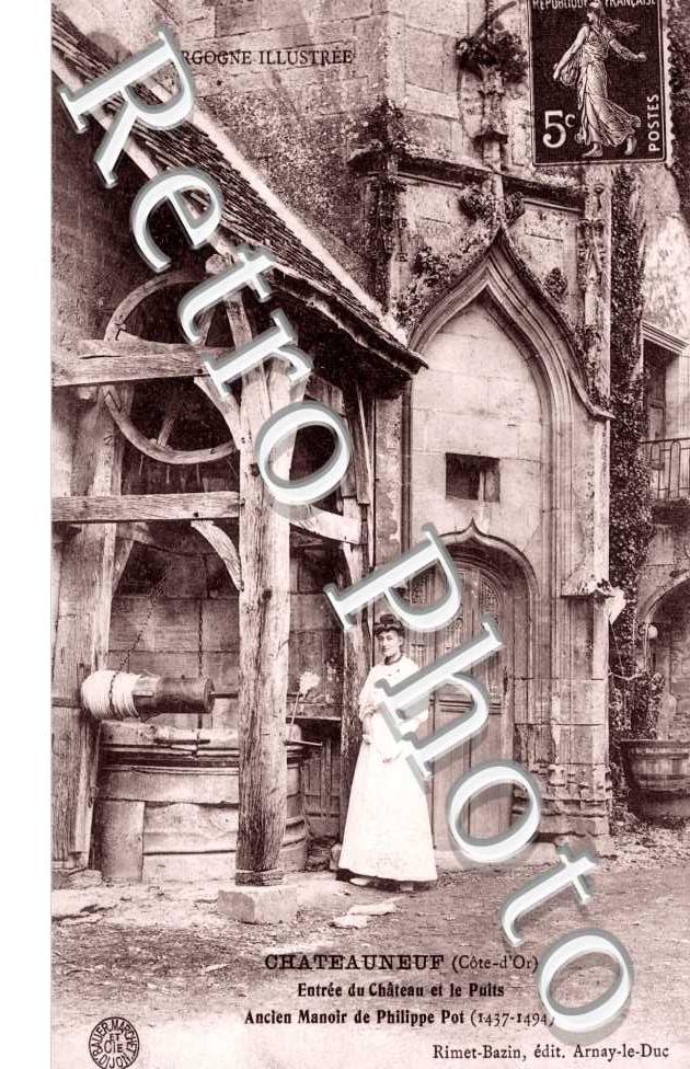 Entree du Chateau et le Puits