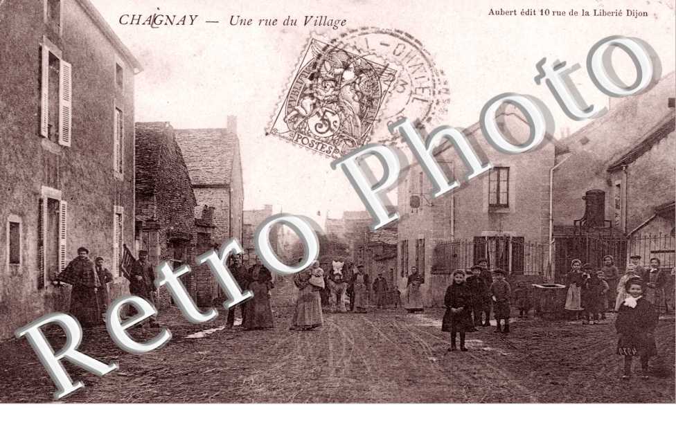 Une Rue du Village