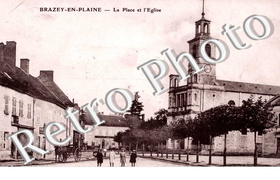 la place et l'eglise