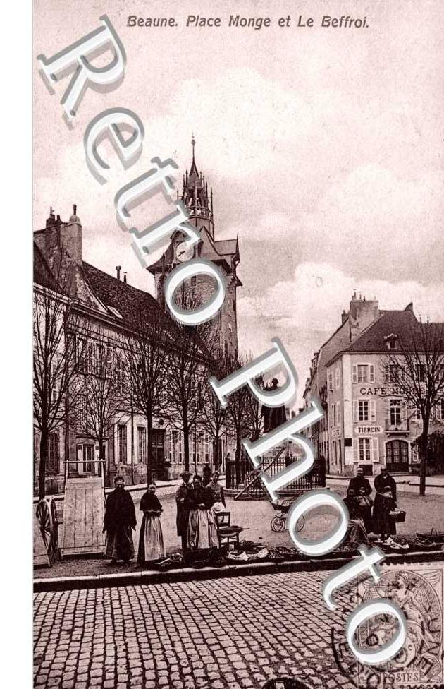 Place Monge et le Beffroi