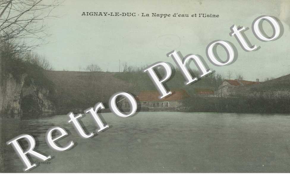 la nappe d'eau et l'usine 
