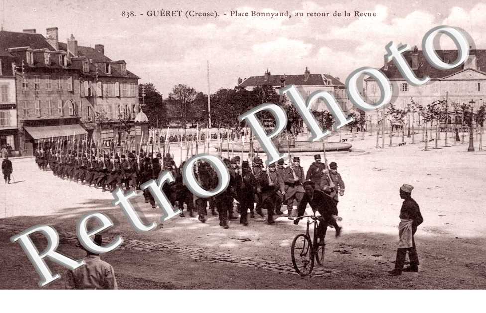 Place Bonnyaud, au retour de la revue