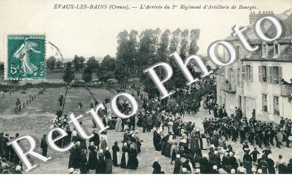 Arrivee du 1er regiment d'artillerie de Bourges - militaires