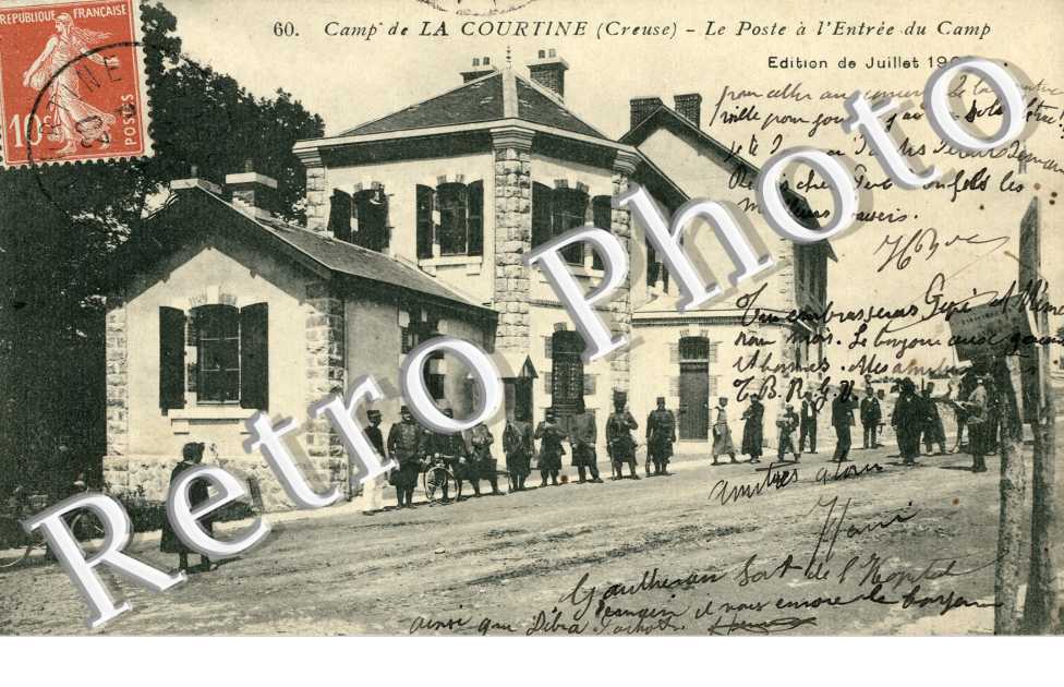 La Poste a l'entree du camp
