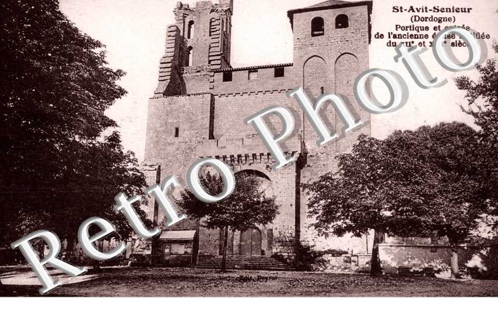 Portique et entree de l'ancienne eglise