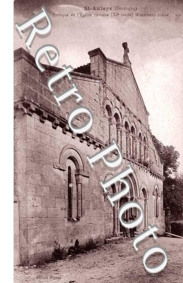 Portique de l'eglise romane