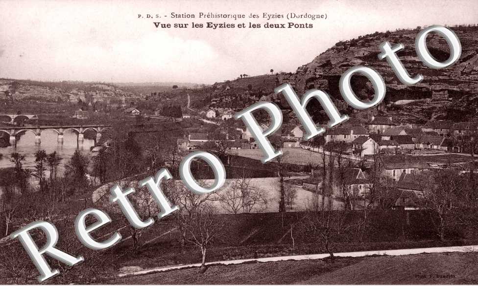 Vue sur les Eyzies et les deux Ponts