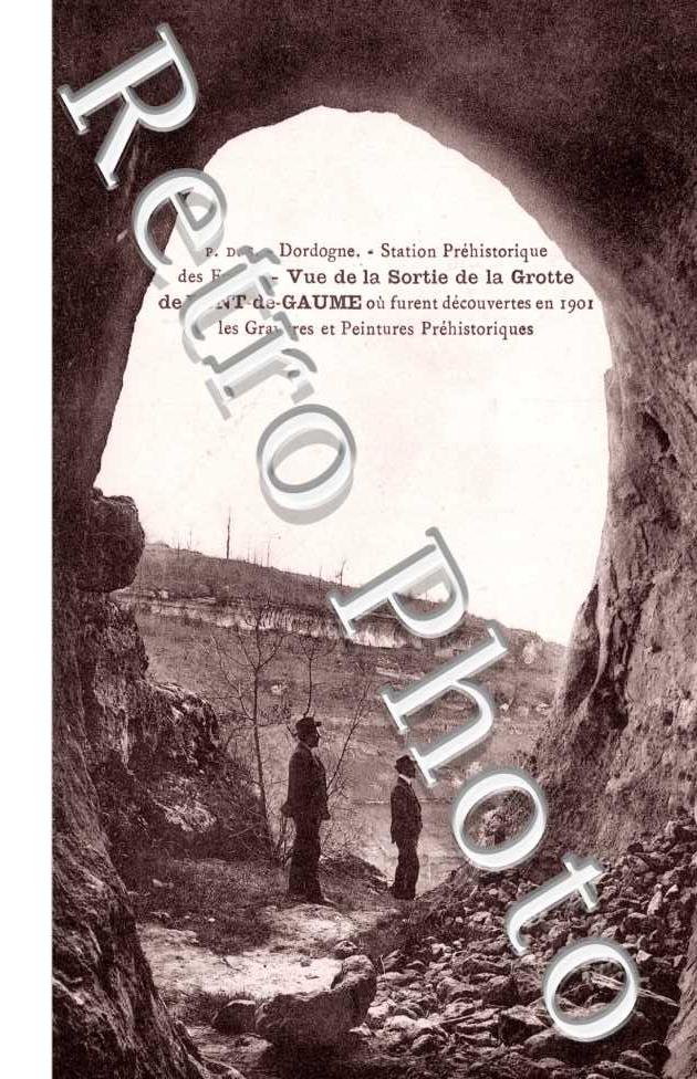 Vue de la Sortie de la Grotte de Font-de-Gaume, Station Prehistorique