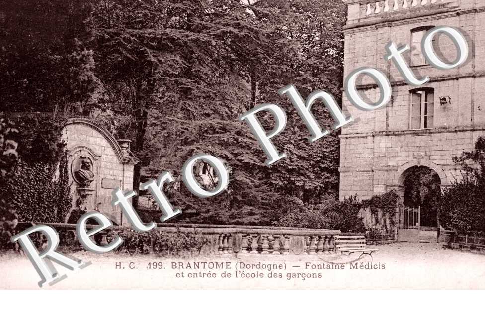 Fontaine Medicis et entree de l'ecole des garcons