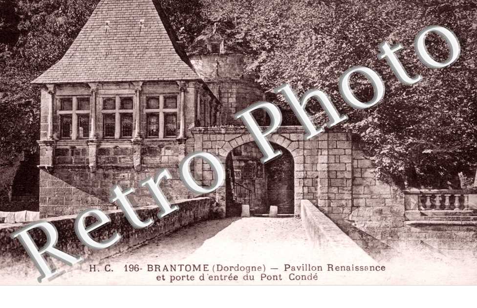 pavillon Renaissance et porte d'entree du Pont Conde