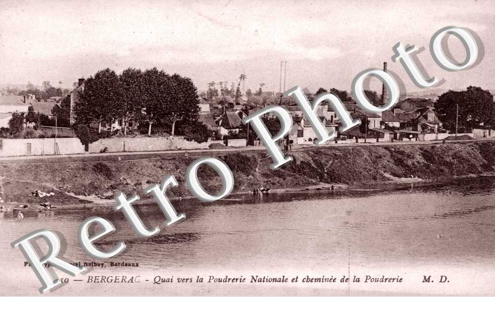 Quai vers la Poudrerie Nationale et Cheminee de la Poudrerie