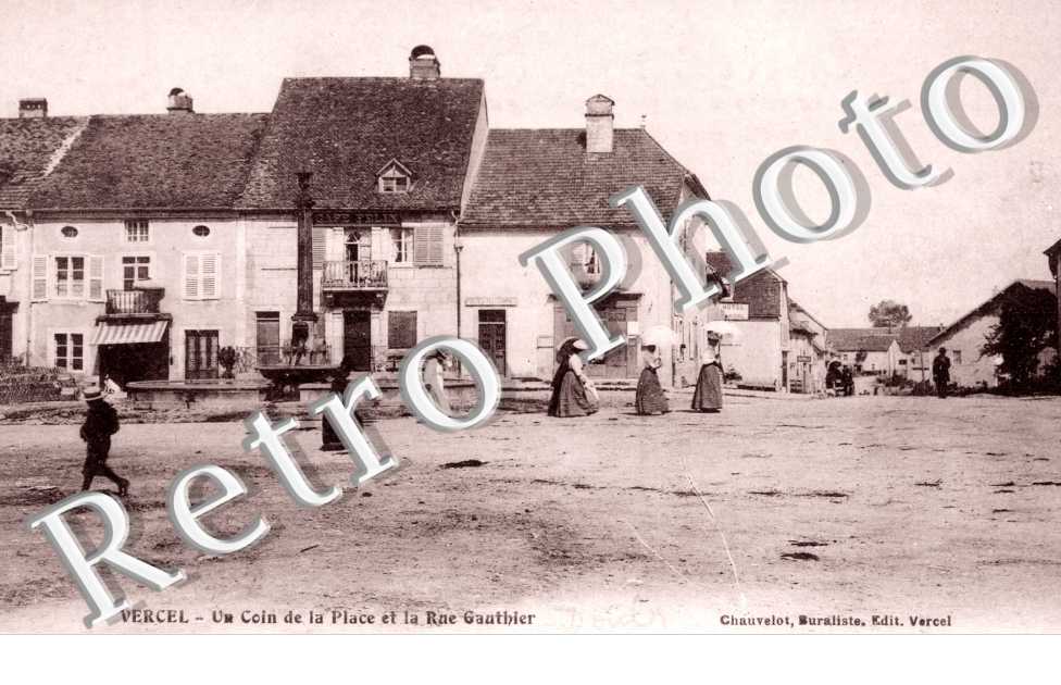 Un coin de la Place et la Rue Gauthier
