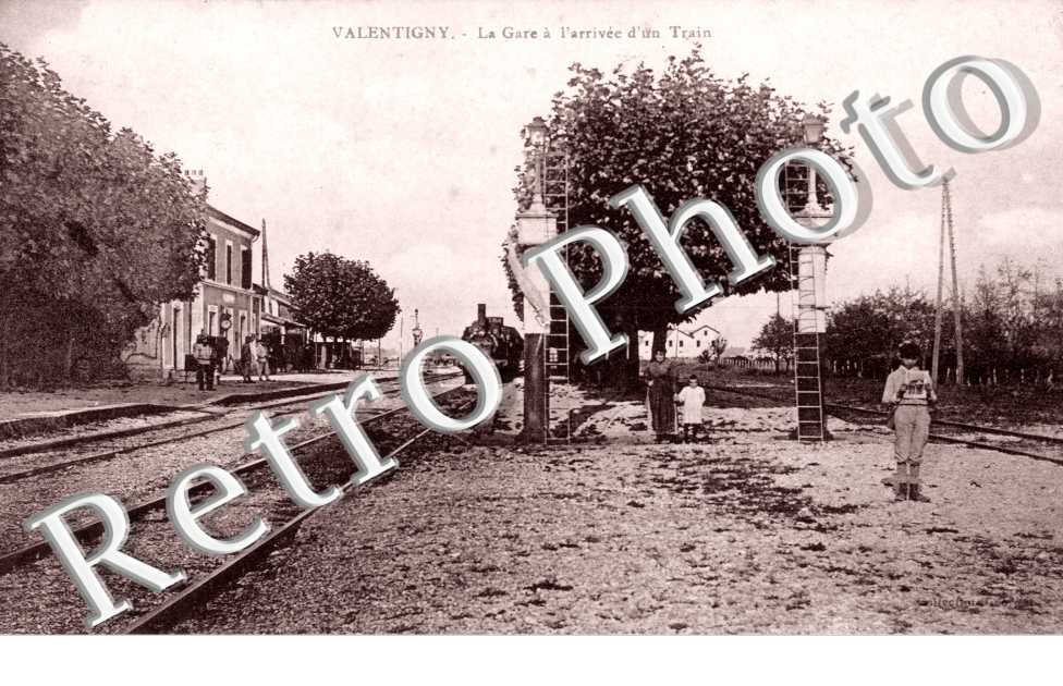 La gare a l'arrivée d'un train