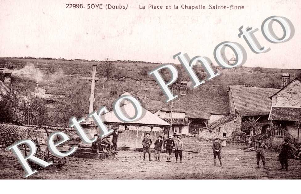 la place et la chapelle Sainte Anne