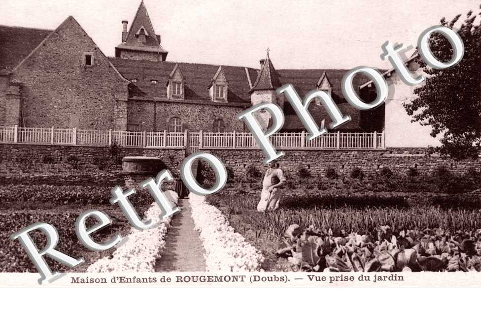 Vue prise du jardin