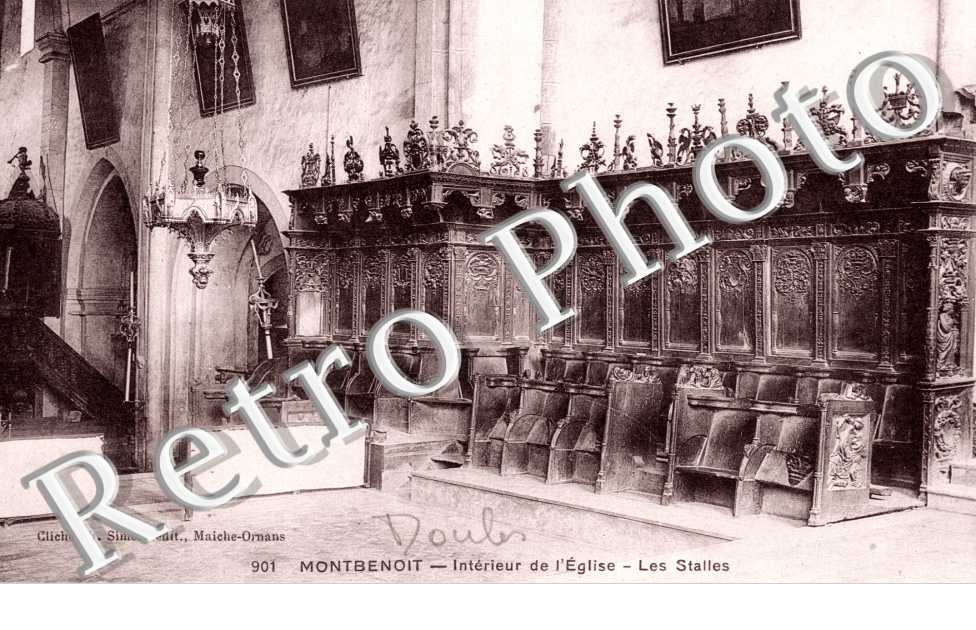 Interieur de l'eglise Les Stalles