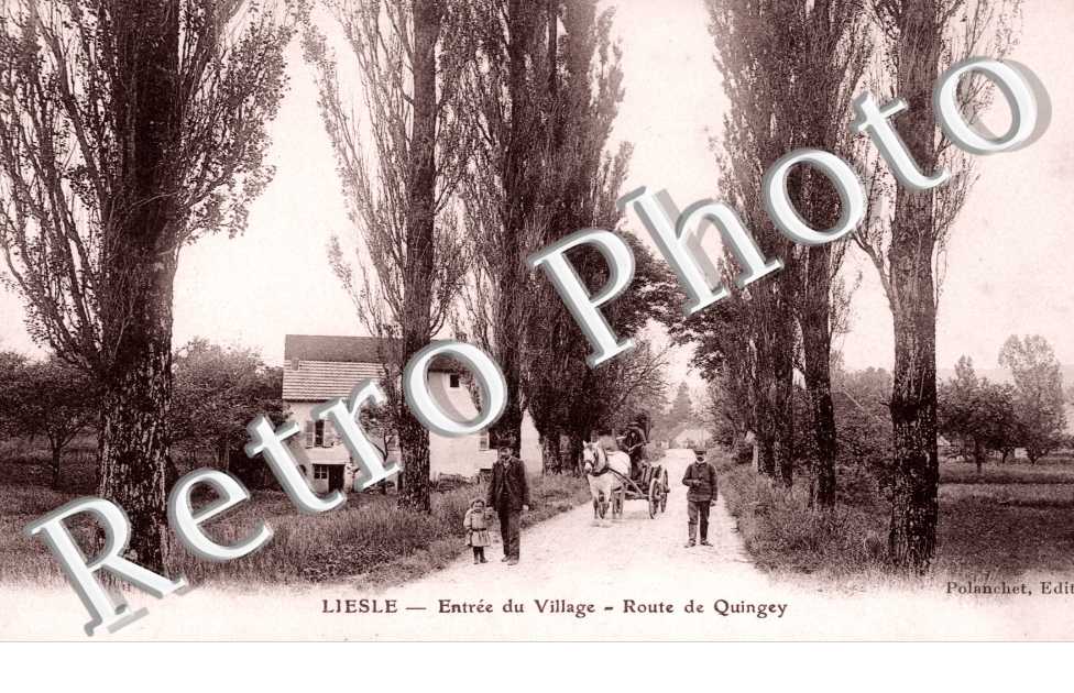 entree du village, route de Quingey