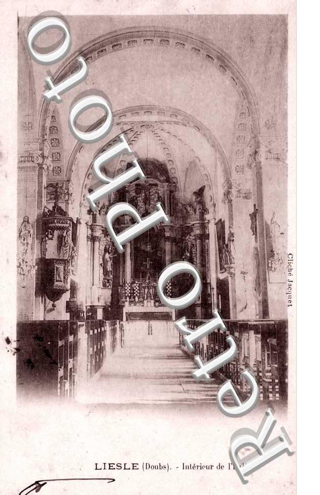 interieur de l'eglise
