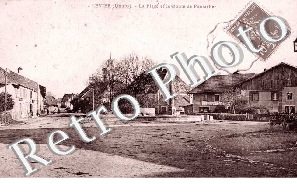 la place et la route de Pontarlier