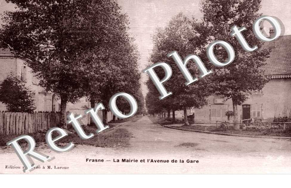la mairie et l'avenue de la  gare