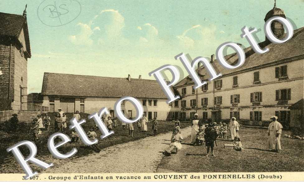 Groupe d'enfants en vacances au Couvent