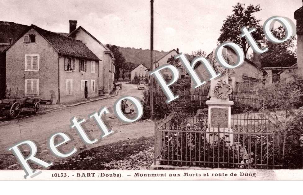 Monument aux Morts et Route de Dung