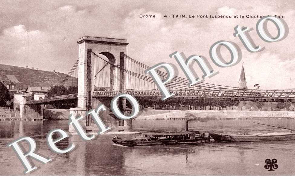 Pont suspendu et le clocher de Tain