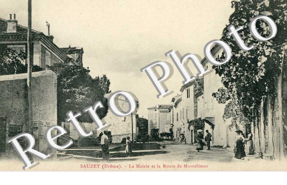 La mairie et la route de Montelimar
