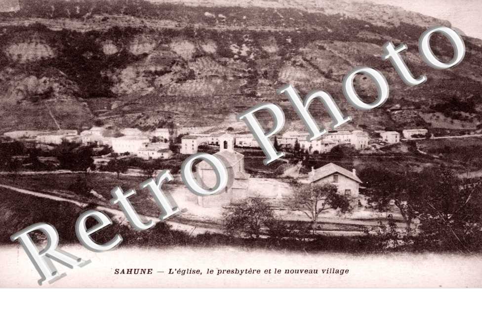L'eglise - presbytere et nouveau village