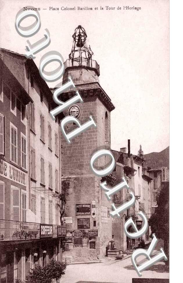 Place colonel Barillon et la tour de l'horloge