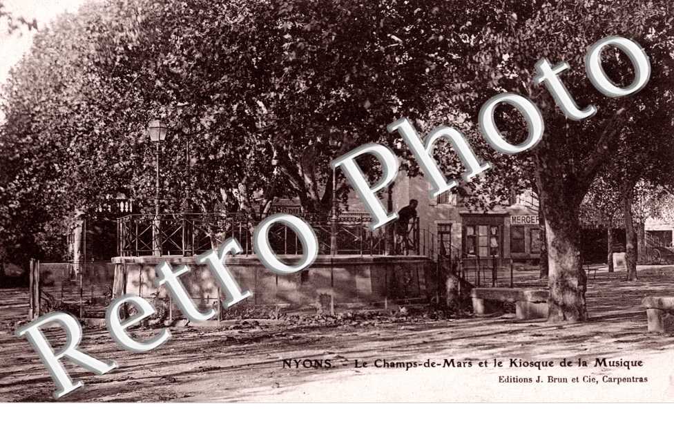 Champ-de-Mars et le kiosque de la musique