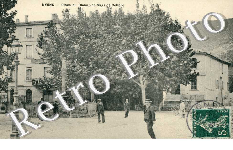 Place du Champ-de-Mars et college