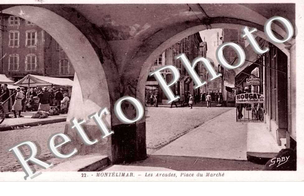 Les Arcades Place du Marche
