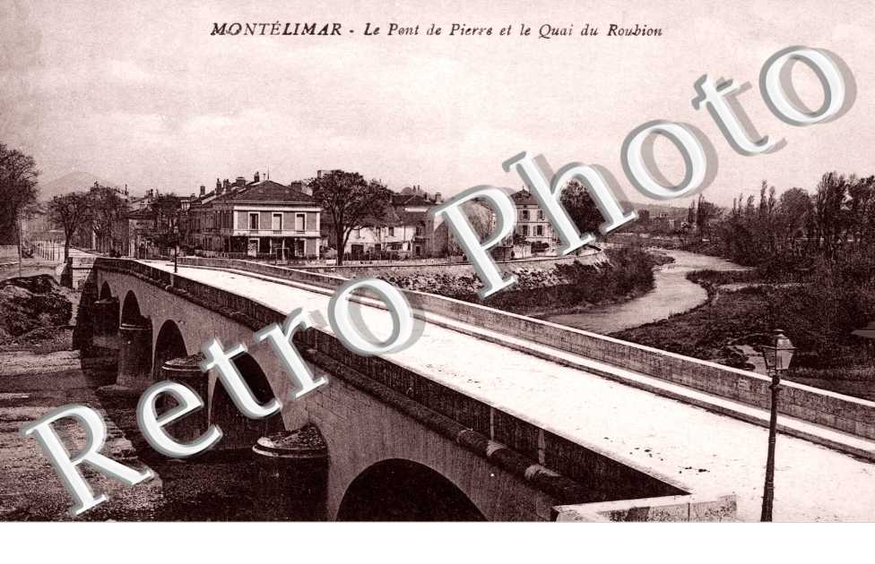 Pont de pierre et le Quai du Roubion