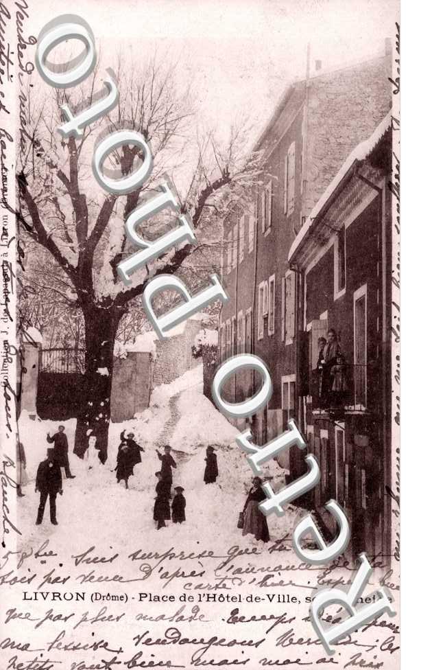 place de l´hotel de ville sous la neige