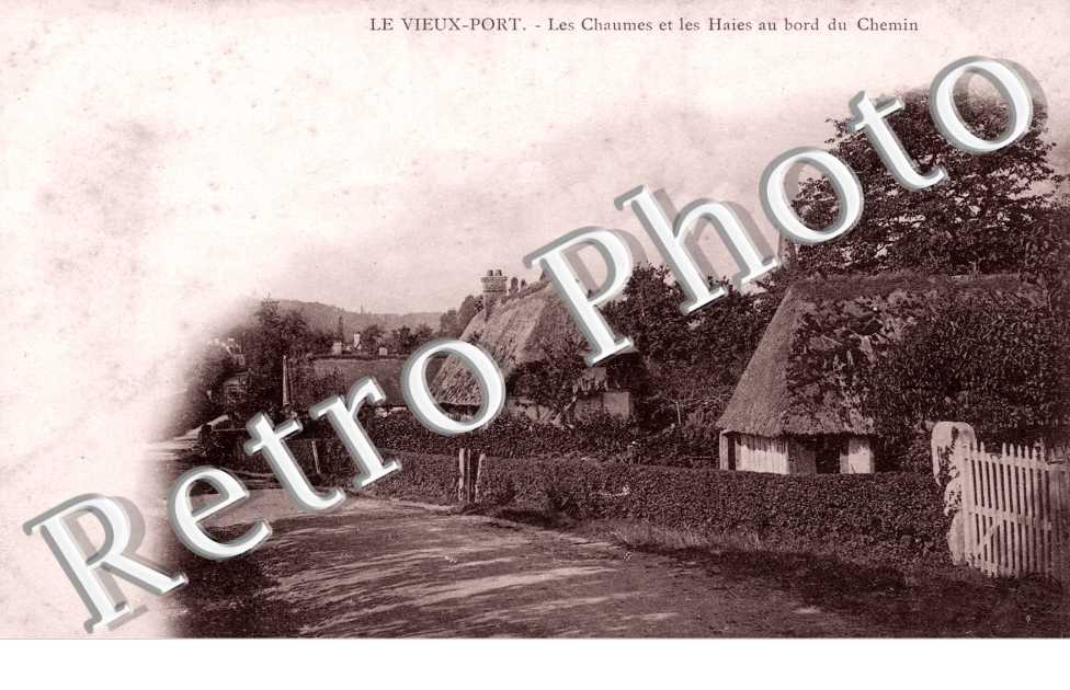 Les chaumes et les haies au bord du chemin
