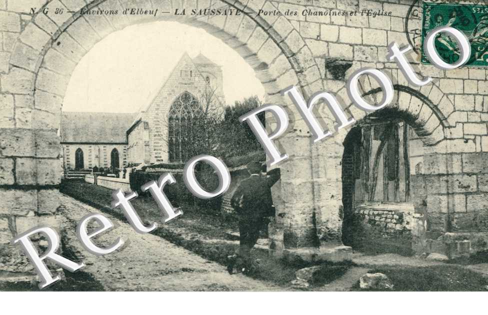 Porte de Chanoines et l'eglise