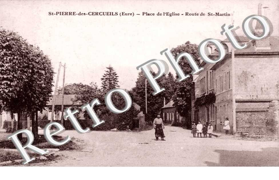 Place de l'eglise - route St Martin - St Pierre de Cercueils