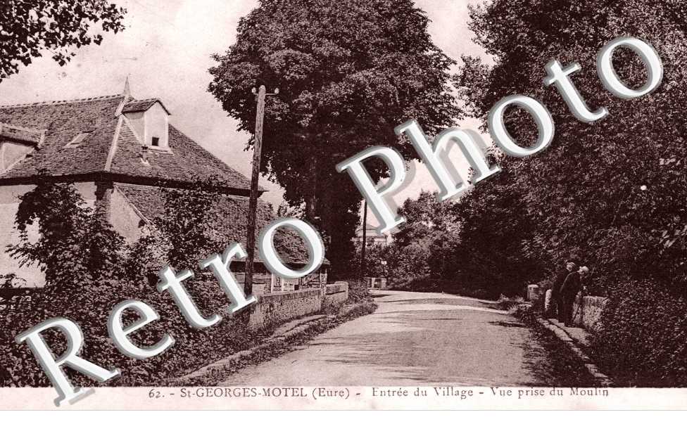 Entree du village - vue prise du moulin