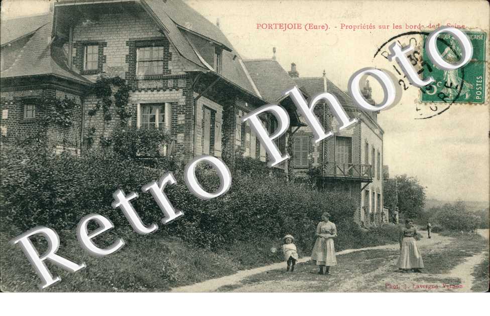 Proprietes sur les bords de la Seine