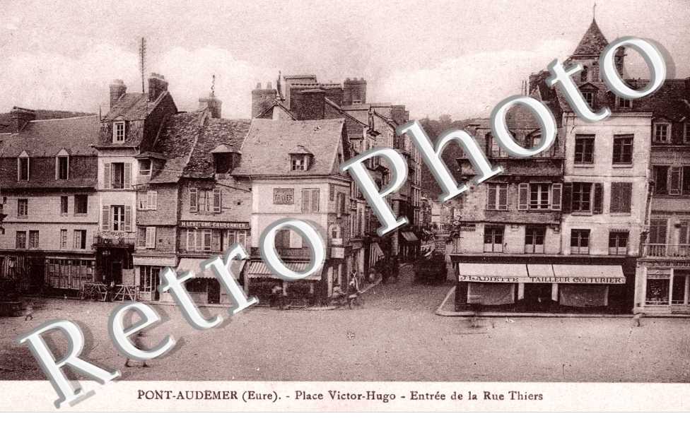 Place Victor Hugo, Entree de la Rue Thiers