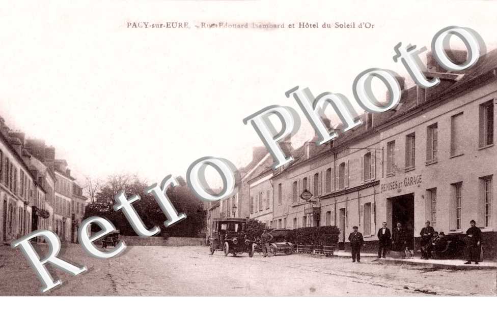 Rue Edouard Isambard et hotel du Soleil d'Or