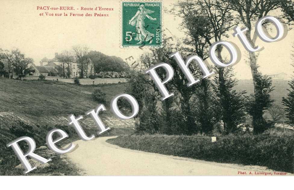 Route d'Evreux et vuesur la ferme des Preaux