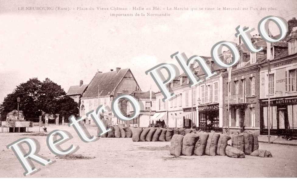 Place du vieux chateau - halle au ble